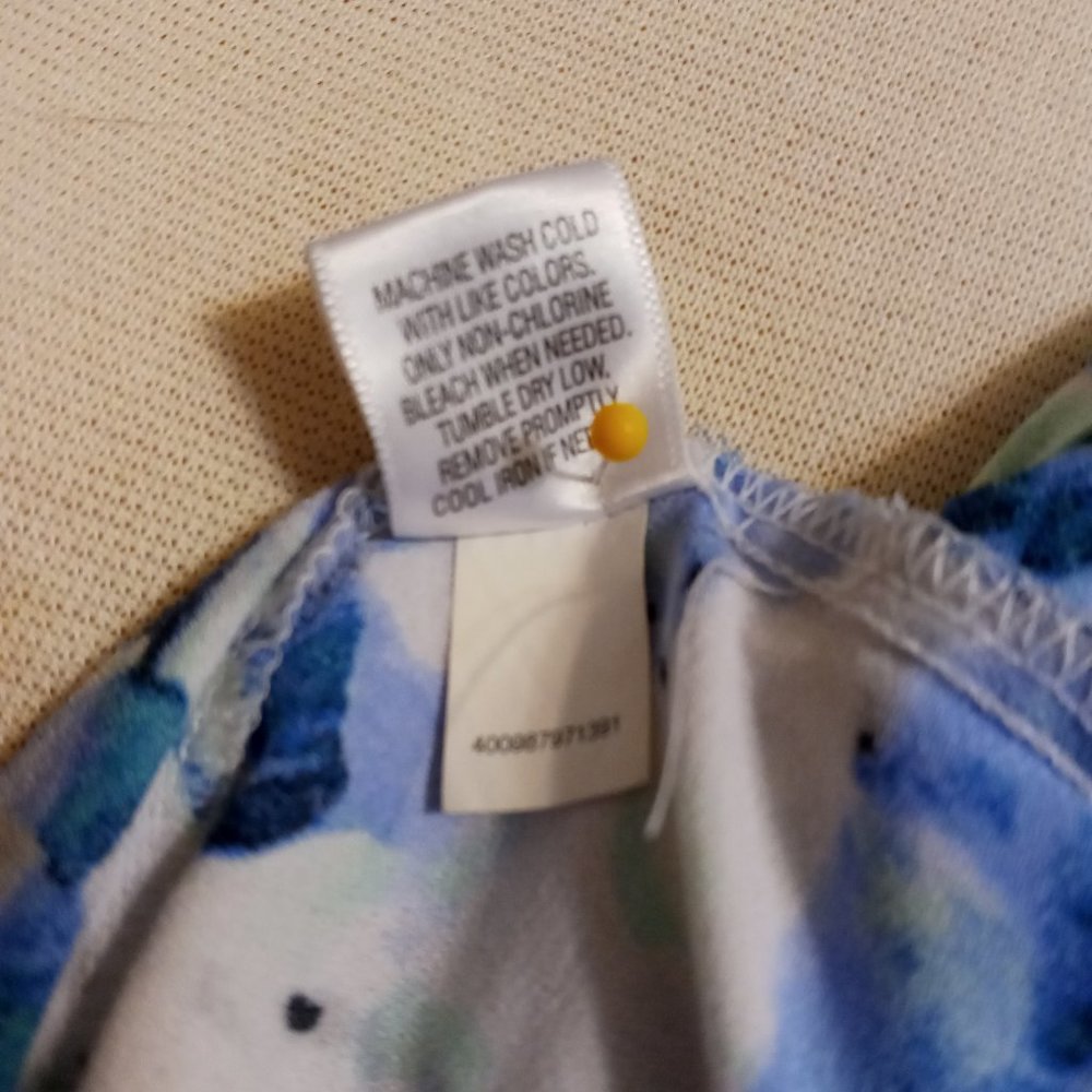 Button Floral Top - Picture 13 of 14
